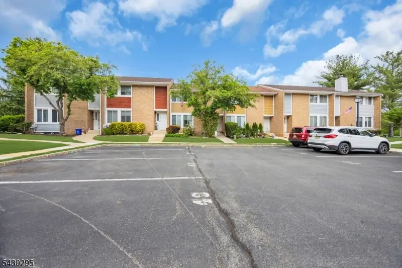 39 Balsam Ct, Hillsborough, NJ 08844 - #2