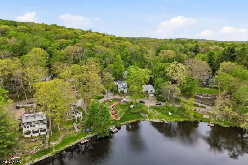 48 Goldfinch Ln, West Milford, NJ 07480 - #1