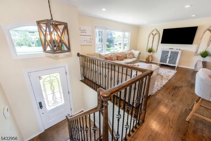3 Knoll Rd, Fairfield, NJ 07004 - #2