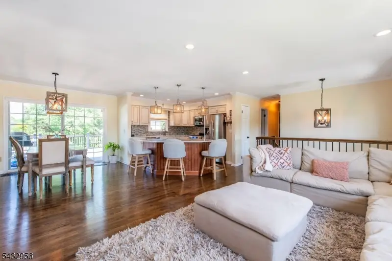 3 Knoll Rd, Fairfield, NJ 07004 - #3