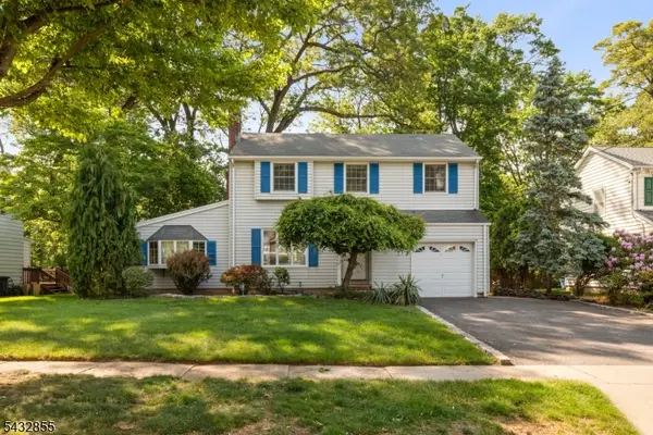 557 Monroe Ct, River Edge Boro, NJ 07661