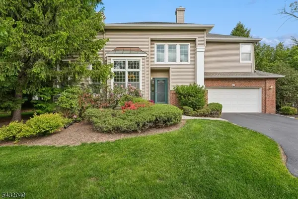 32 Kent Dr, Roseland Boro, NJ 07068