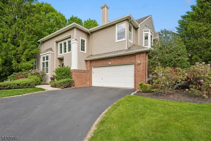 32 Kent Dr, Roseland, NJ 07068 - #2