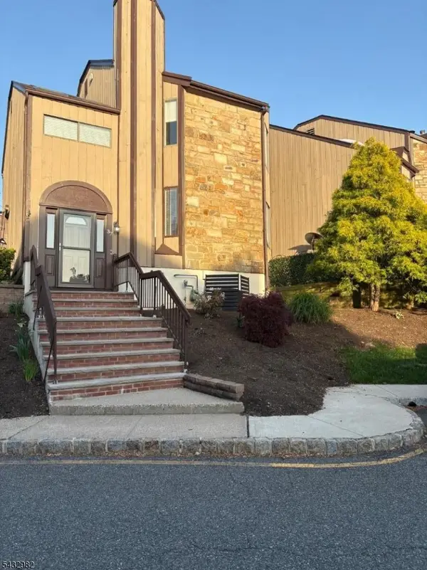 37 Delbarton Ct #37, Washington Twp., NJ 07840