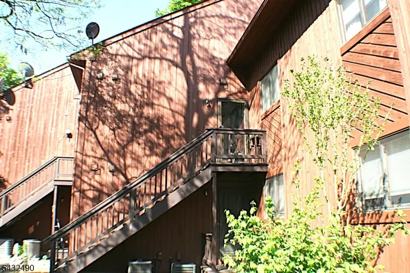 4 Augusta Dr #4, Vernon, NJ 07462 - #2