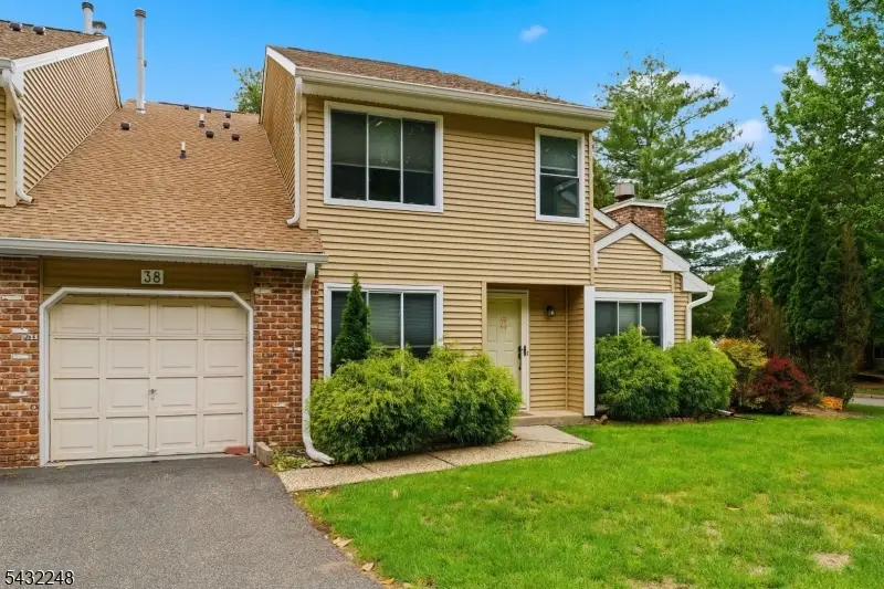 38 Cherrywood Dr, Franklin, NJ 08873 - #1