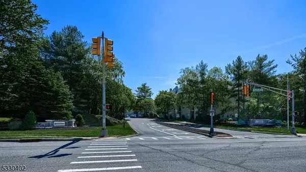 502 Brittany Dr #02, Wayne Twp., NJ 07470