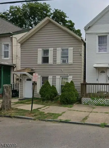 8 Kossuth St, Haledon, NJ 07508 - #1
