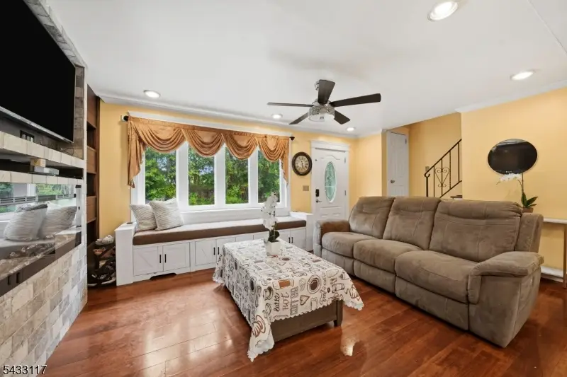52 Barbara Dr, Pompton Lakes, NJ 07442 - #3