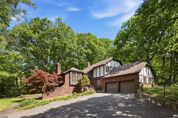 2 Carol Rd, Kinnelon Boro, NJ 07405