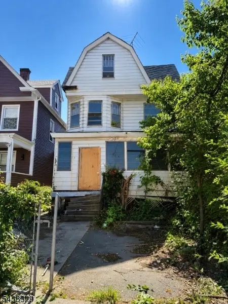 4 N 20th St, East Orange, NJ 07017 - #1