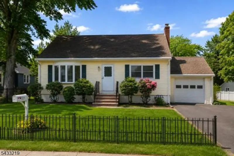 37 Linden Rd, Wayne, NJ 07470 - #1