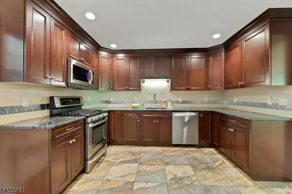 297 Pines Lake Dr E, Wayne Twp., NJ 07470