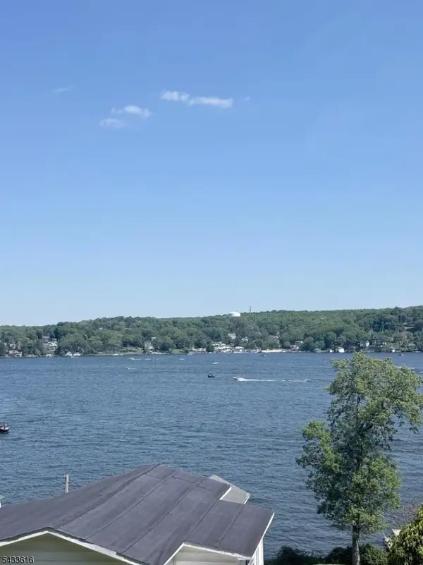 318 Lakeside Blvd, Hopatcong Boro, NJ 07843
