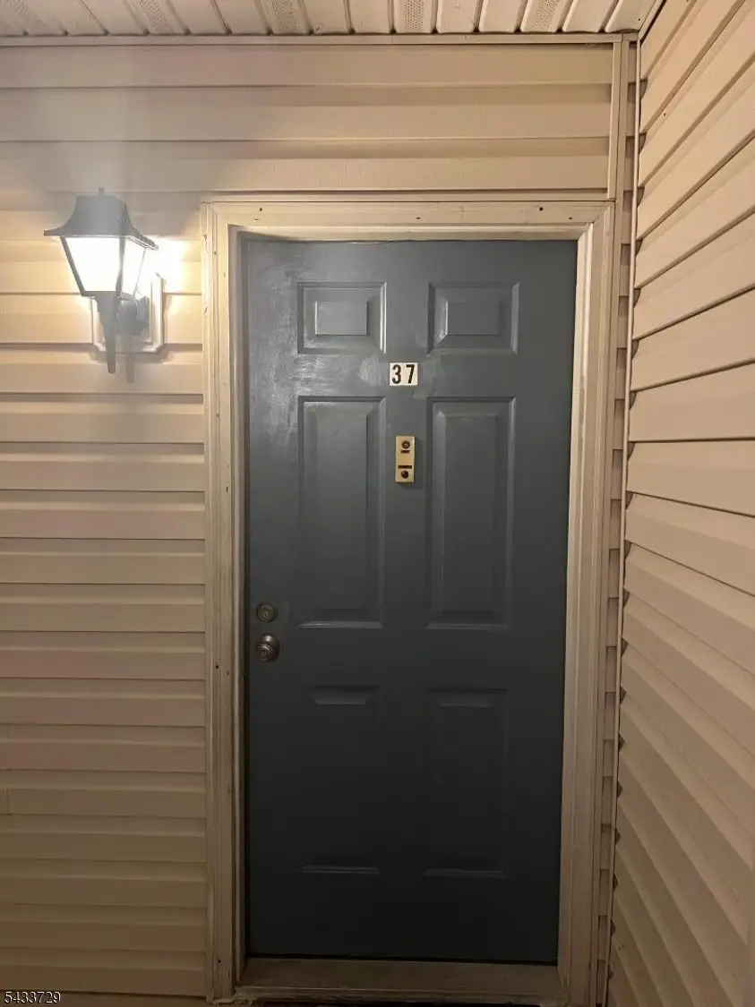 37 Fisher Dr, Franklin Park, NJ 08823 - #1