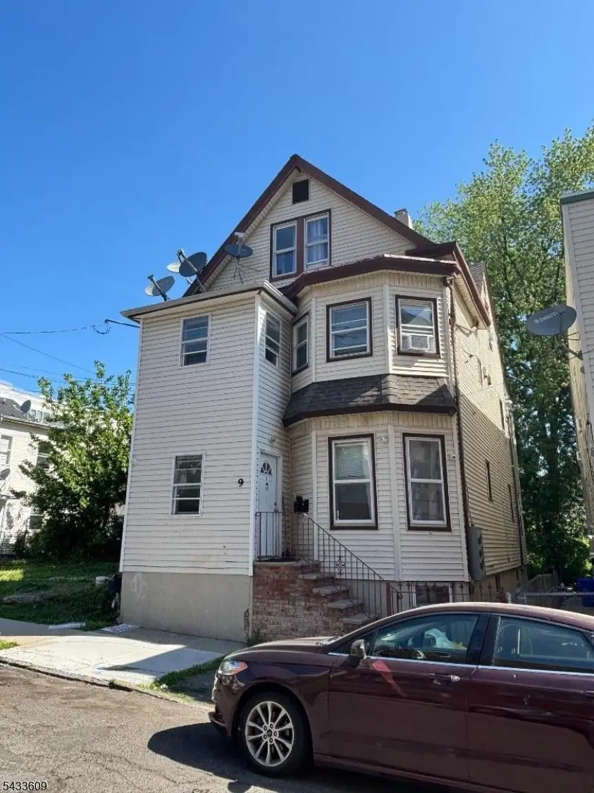 9 Courtland St, Paterson, NJ 07503 - #1