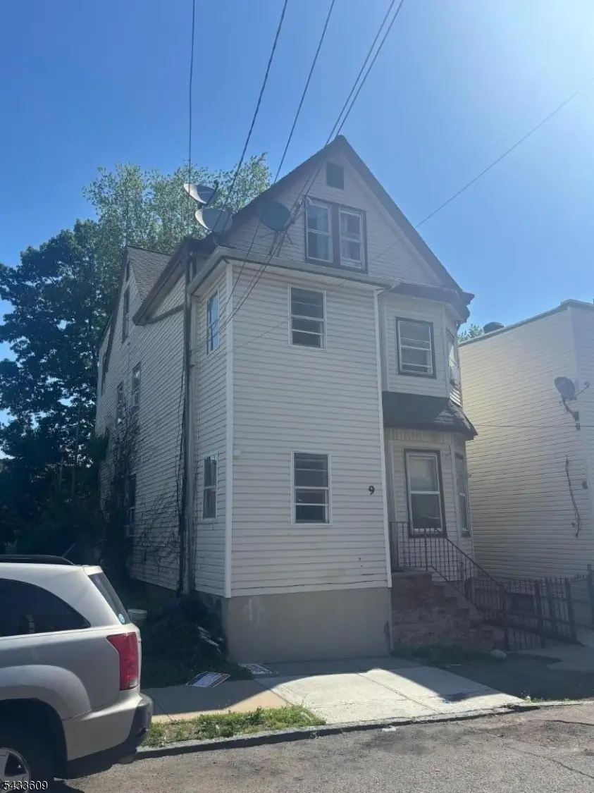 9 Courtland St, Paterson, NJ 07503 - #3