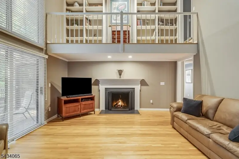 22 Hunters Cir, Tewksbury, NJ 08833 - #2