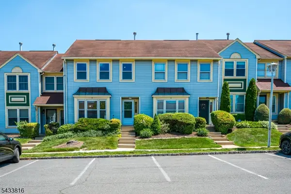 5 Heritage Sq, Sayreville Boro, NJ 08872