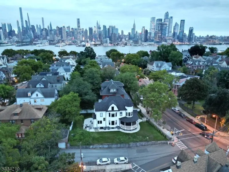 711 Boulevard, Weehawken, NJ 07086 - #1