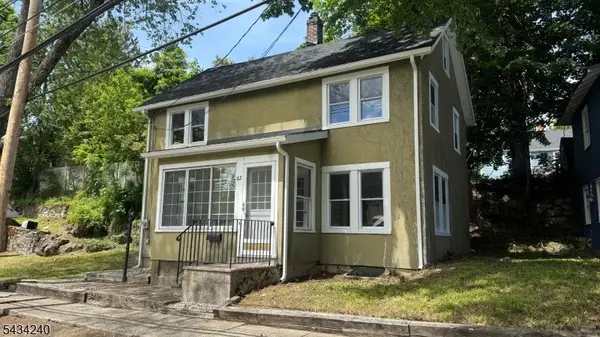 62 Madison St, Newton Town, NJ 07860