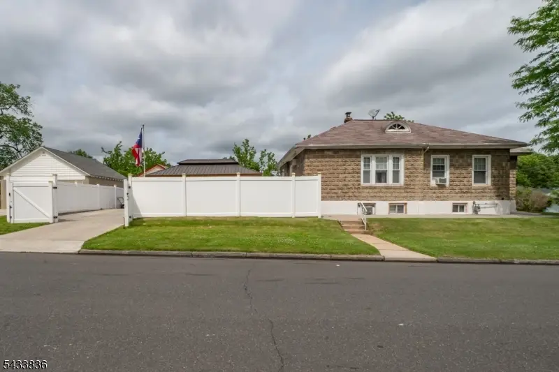 126 W Curtis St, Linden, NJ 07036 - #3
