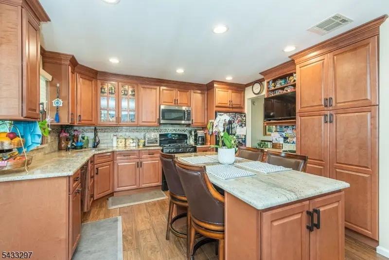 31 Grover Dr, Wayne, NJ 07470 - #3