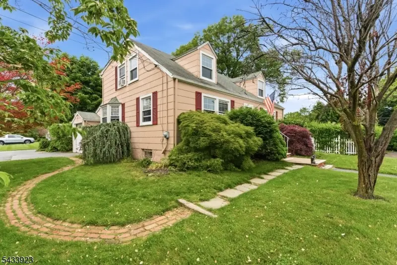 9 Albert St, Pequannock, NJ 07444 - #3
