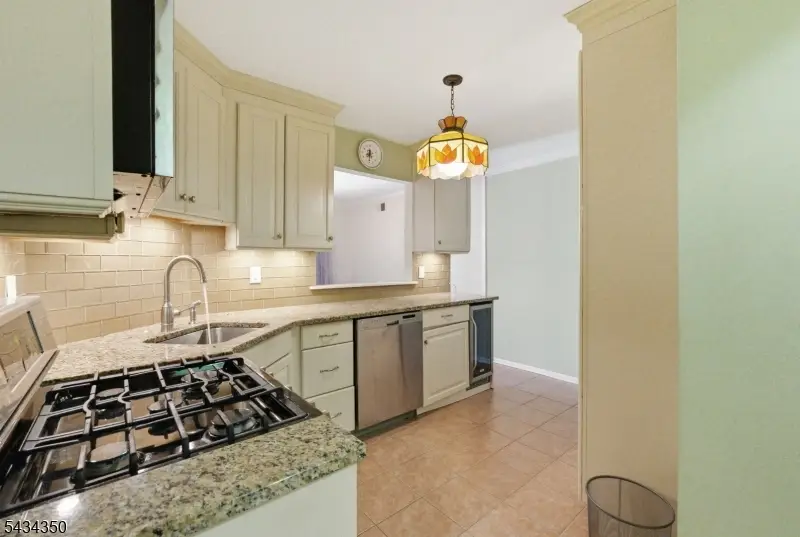 26 Hart Dr, West Orange, NJ 07052 - #3