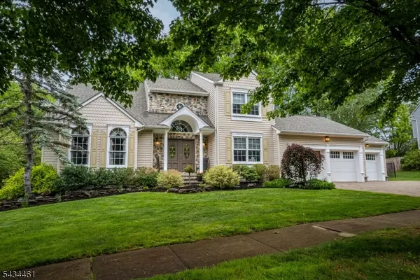 22 Hawthorn Dr, Roxbury Twp., NJ 07876
