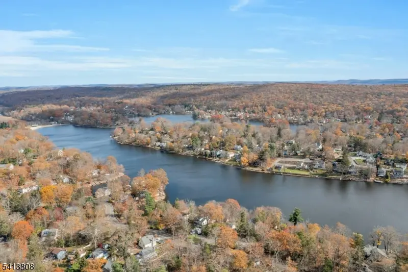 39 Delaware Rd, Upper Greenwood Lake, NJ 07421 - #3