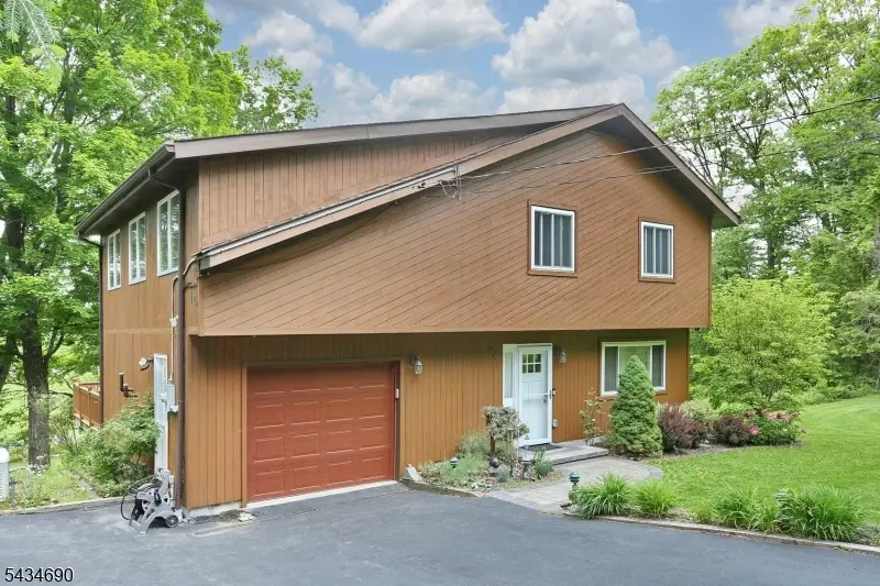 64 Larchmont Dr, West Milford, NJ 07421 - #2