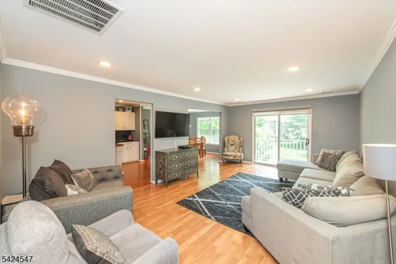 4 Katie Ct, East Hanover, NJ 07936 - #1