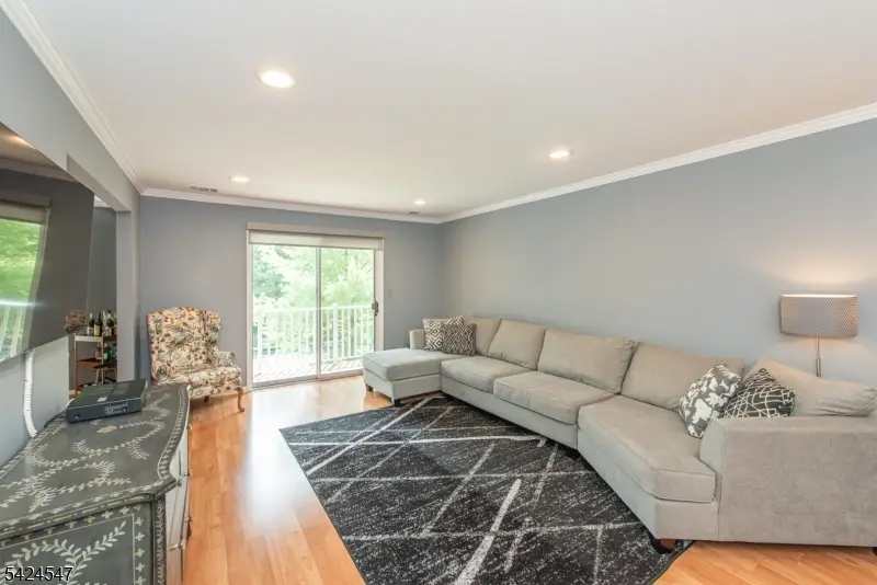 4 Katie Ct, East Hanover, NJ 07936 - #2
