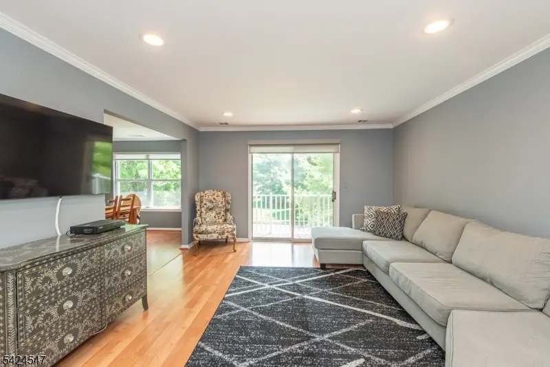 4 Katie Ct, East Hanover, NJ 07936 - #3