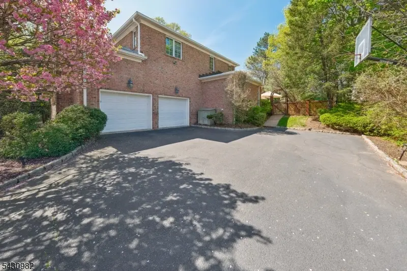 4 Fordham Rd, Livingston, NJ 07039 - #3