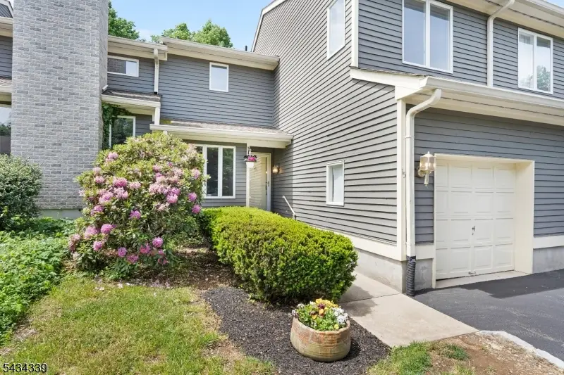 15 Saint Andrews Ln, Clinton, NJ 08801 - #1