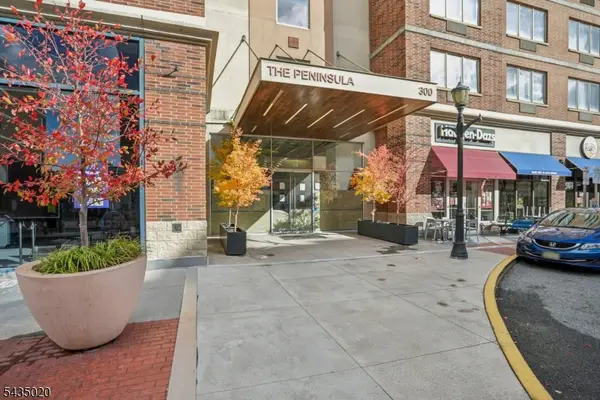 3110 City Pl, Edgewater Boro, NJ 07020