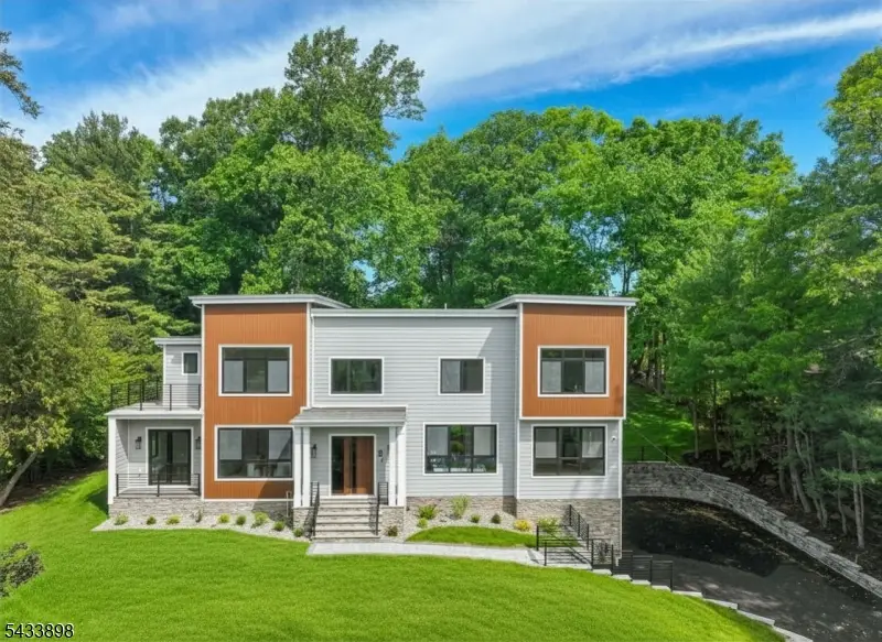 8 Fordham Rd, Livingston, NJ 07039 - #1