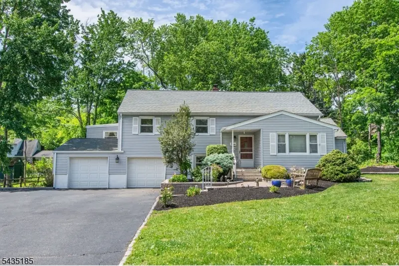 4 Hamilton Ct, Hanover, NJ 07981 - #1