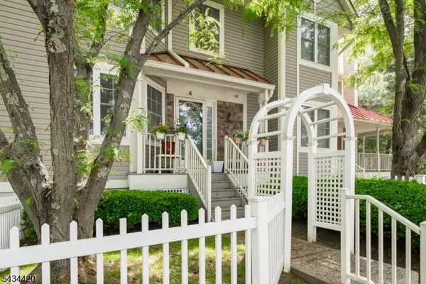 4 The Arbors, New Providence Boro, NJ 07974