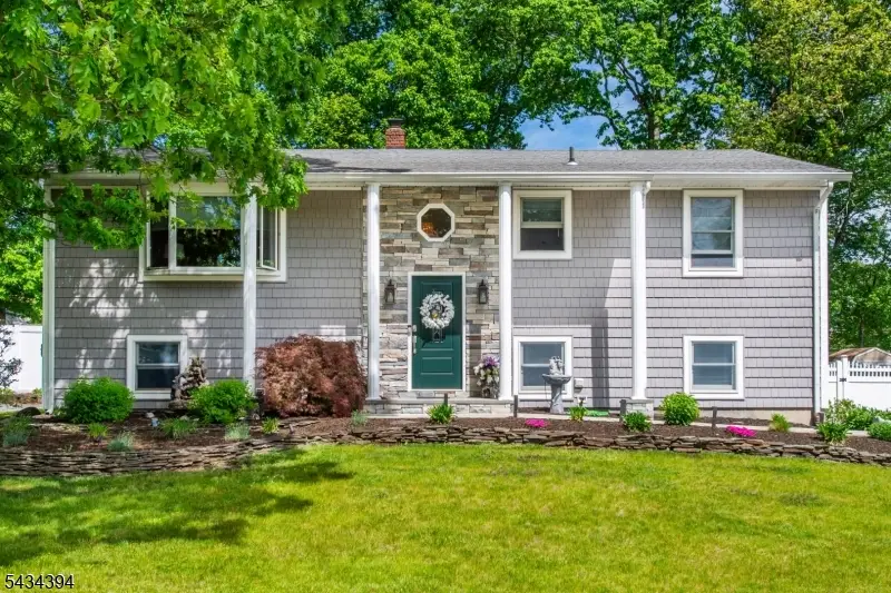 42 Summit Rd, Oak Ridge, NJ 07438 - #1