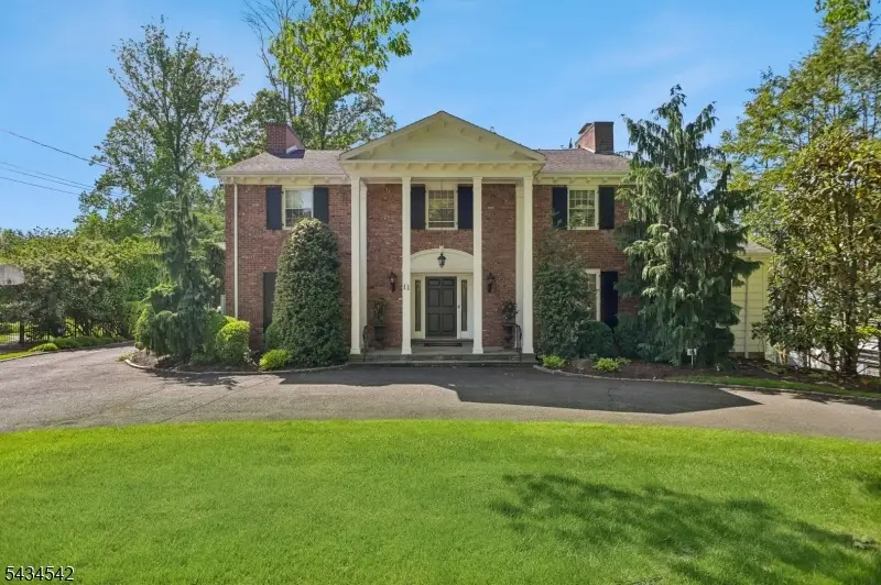 11 Cayuga Way, Millburn, NJ 07078 - #1