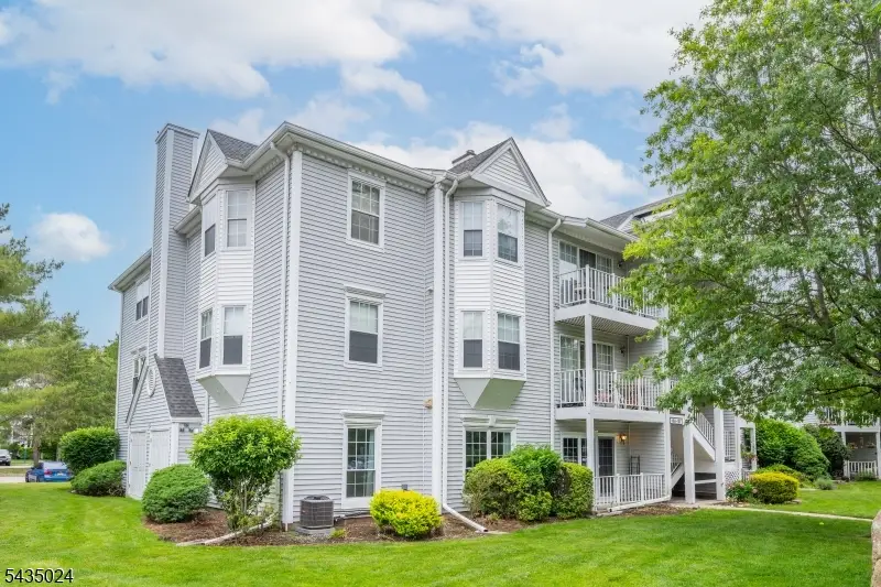 186 Larch Ln, Mahwah, NJ 07430 - #1