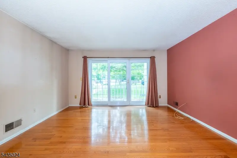 186 Larch Ln, Mahwah, NJ 07430 - #2