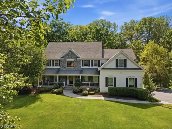7 Natures Ct, Mount Olive Twp., NJ 07836