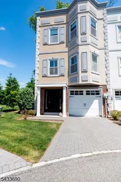 21 Stonybrook Cir, Montville, NJ 07006 - #1