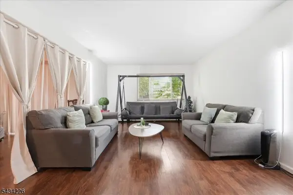 18 Lake Ave, East Brunswick Twp., NJ 08816