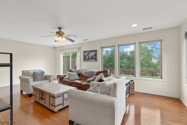 1 Wimbledon Dr 3 #3, Vernon Twp., NJ 07462