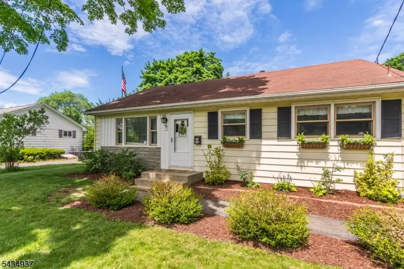 7 West St, Succasunna, NJ 07876 - #2